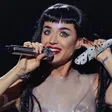 VIDEO: Katy Perry detiene concierto al desmayarse una fan: “Tú puedes, respira”