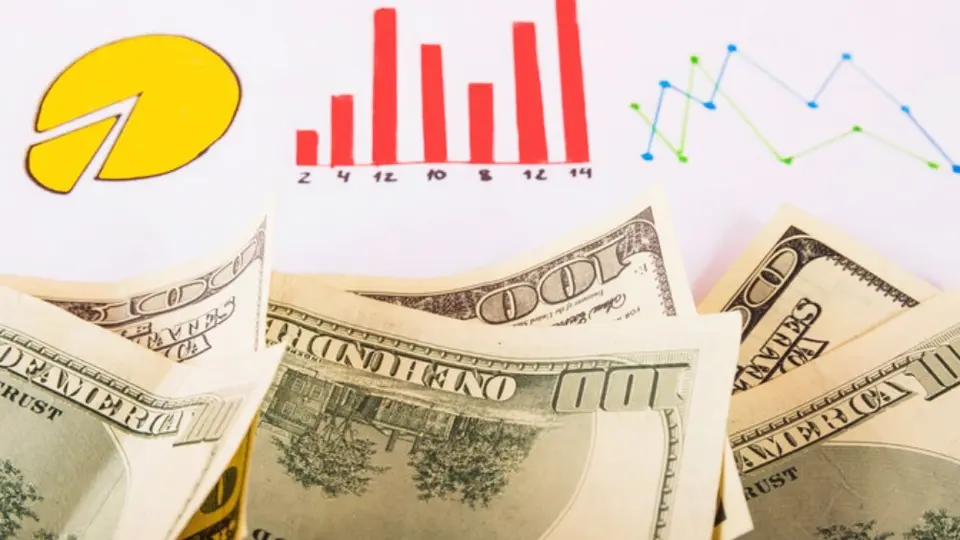 ¿Vas a cambiar dólares? El peso pierde terreno este jueves 17 de julio