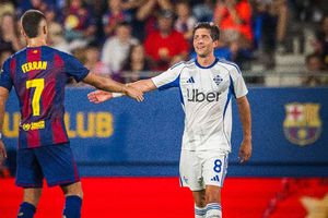 Sergi Roberto es ovacionado por los aficionados de Barcelona