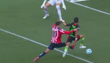 ¿Era penal? La polémica marcación del 'Gato' Ortíz en el Chivas vs Juárez