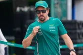 Fernando Alonso levanta revuelo en GP de España y autografía a un bebé