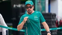 Fernando Alonso levanta revuelo en GP de España y autografía a un bebé