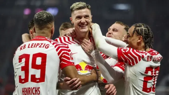 Manchester United lanza oferta por Benjamin Sesko, joya de la Bundesliga