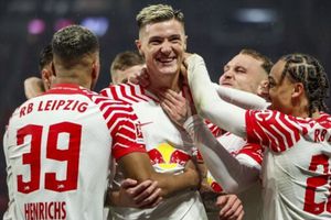 Manchester United lanza oferta por Benjamin Sesko, joya de la Bundesliga