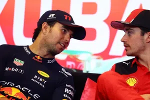 ¿Lo quiere en Ferrari? Charles Leclerc manda mensaje a Checo Pérez