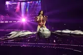 VIDEO: Katy Perry casi cae en pleno show en San Francisco por una falla técnica en su escenografía