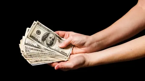 ¿Cambiarás tus dólares? El peso cierra estable este jueves 22 de mayo