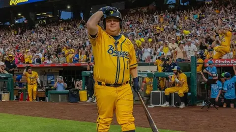 Patrick Renna revive su papel en 'Nuestra Pandilla' y emociona en partido de Savannah Bananas