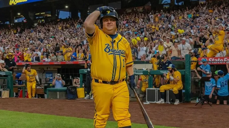 Patrick Renna revive su papel en 'Nuestra Pandilla' y emociona en partido de Savannah Bananas