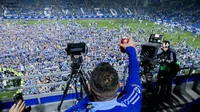 LaLiga denuncia invasión al campo, bengalas y cánticos ofensivos tras ascenso de Real Oviedo