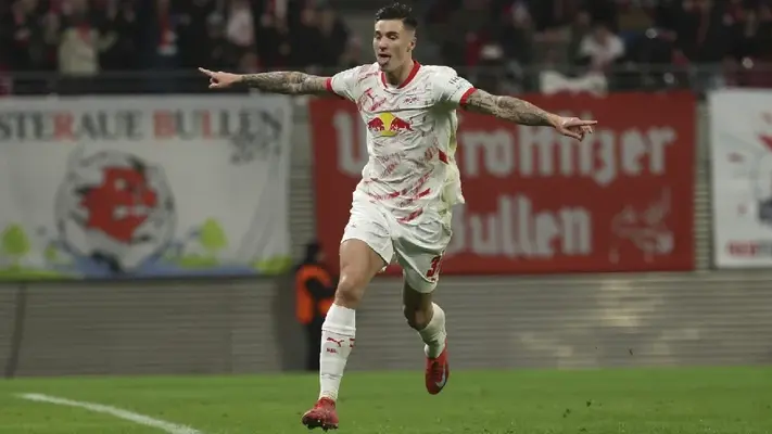 Arsenal avanza negociaciones con Benjamin Sesko; informó Fabrizio Romano