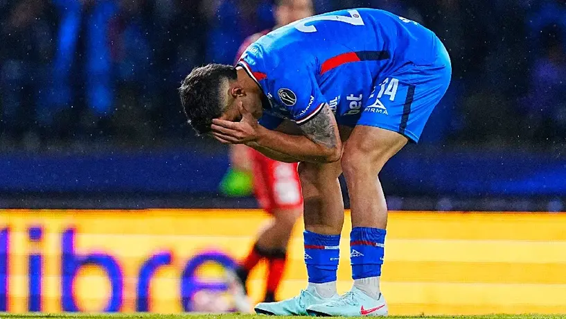 Afición de Cruz Azul abuchea al equipo de Larcamón y pide de vuelta a Vicente Sánchez