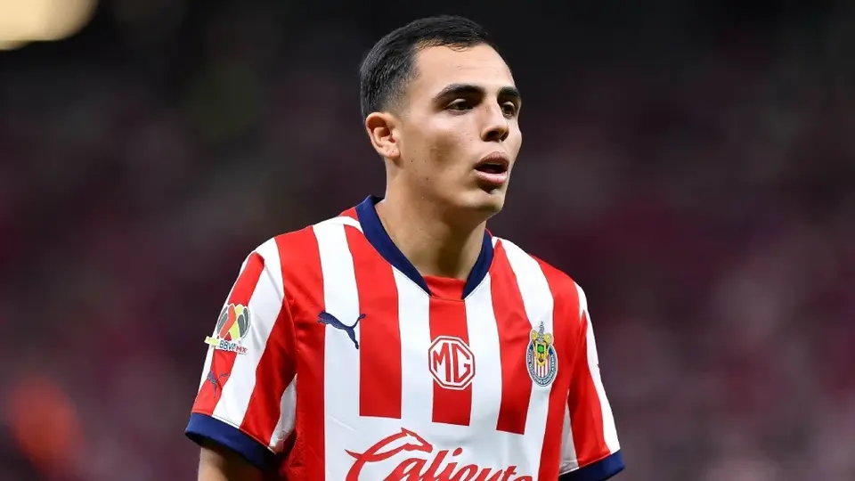 Club Brujas lanza oferta a Chivas por Hugo Camberos