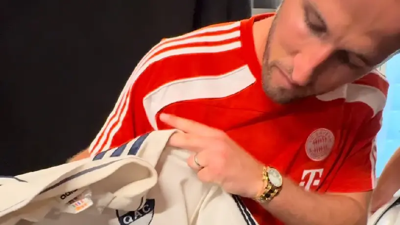 Harry Kane es fotografiado con playera de un equipo argentino tras duelo Bayern vs Boca Juniors