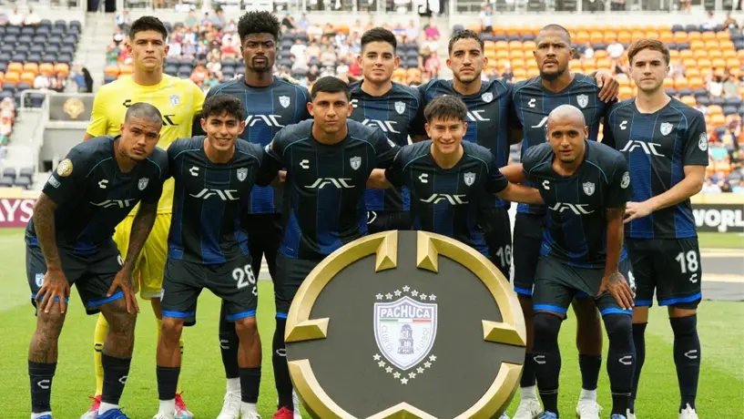 Afición de Pachuca llevó serenata al equipo previo a su duelo ante Real Madrid