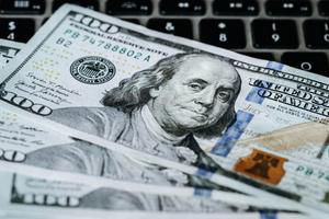 ¿Vas a cambiar dólares? El peso se mantiene estable este jueves 31 de julio