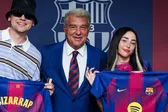 Bizarrap y Nicki Nicole, invitados estelares en la goleada del Barcelona en el Trofeo Joan Gamper 2025
