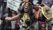 Naomi canjea su maletín Dinero en el Banco y es la nueva campeona Mundial