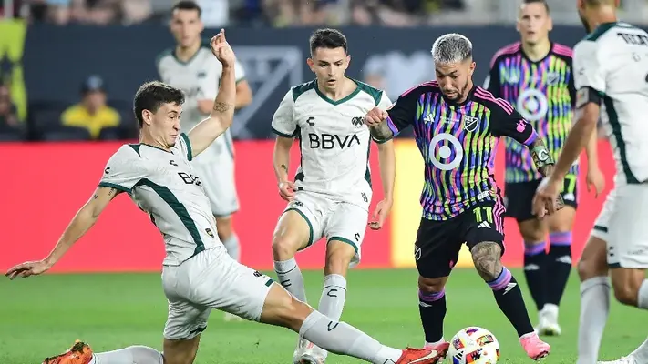 Chucky Lozano y Messi lideran lista de las estrellas de la MLS para enfrentar a la Liga MX