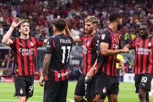 ¡Victoria Rossonera! AC Milan debuta con victoria y asistencia de Santiago Giménez en Coppa Italia