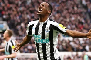 Newcastle rechaza primera oferta de Liverpool por Aleksander Isak