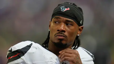 Eagles adquieren a Metchie III de los Texans a cambio de Harrison Bryant