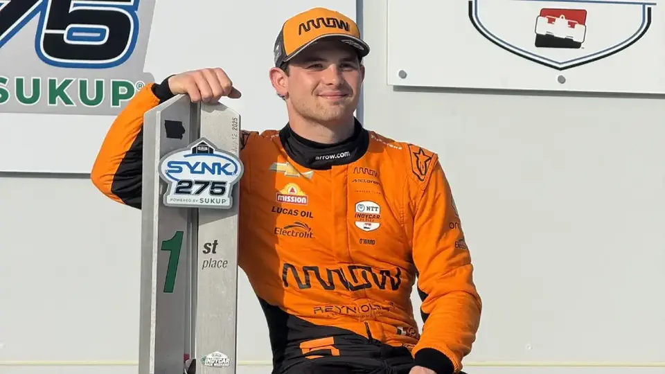'Pato' O'Ward triunfa en Iowa en su carrera 100 en IndyCar