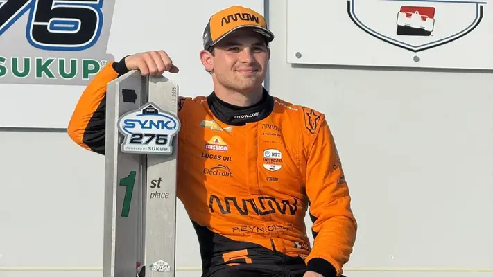 'Pato' O'Ward triunfa en Iowa en su carrera 100 en IndyCar