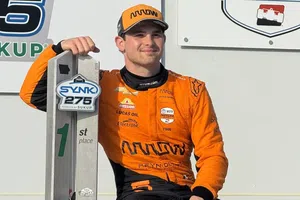 'Pato' O'Ward triunfa en Iowa en su carrera 100 en IndyCar