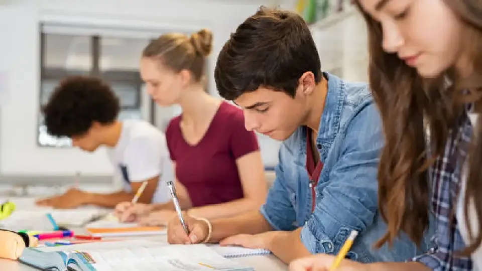 Beca Jóvenes Escribiendo el Futuro ofrece 58 mil pesos a universitarios: Checa los requisitos