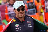 ‘Checo’ Pérez cumple sueño de fan colombiano: “Nunca te rindas”