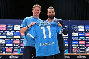 Kevin De Bruyne usará el '11' en Napoli; el número de Diego Armando Maradona continúa retirado