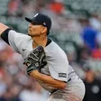 Bravos adquieren al lanzador venezolano Carlos Carrasco de los Yankees por dinero en efectivo