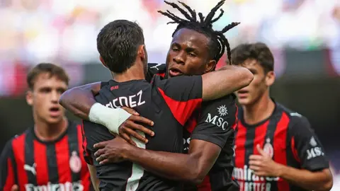 ¡Van en serio! Fichajes del Milan de Santiago Giménez para la temporada 2025-26