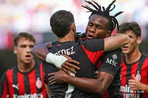 ¡Van en serio! Fichajes del Milan de Santiago Giménez para la temporada 2025-26