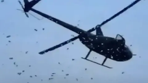 Millonario cumple su última voluntad: lanza 5 mil dólares desde un helicóptero en Detroit