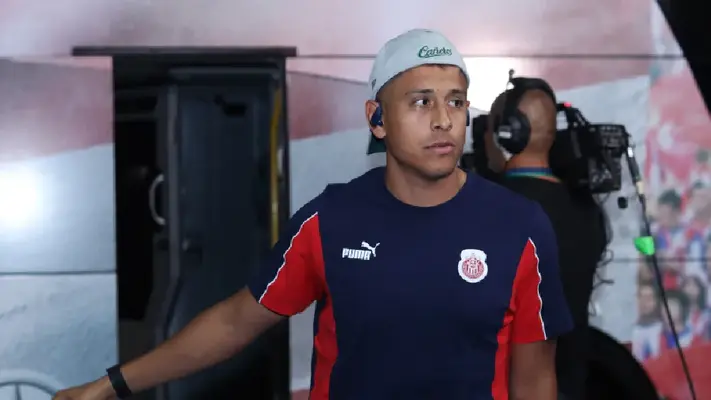 ¿Qué hiciste, Romo? El jugador de Chivas cobra de muy mala manera su penal en Leagues Cup