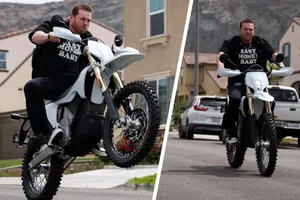 ‘Canelo’ Álvarez sorprende con sus habilidades en motocicleta: “¡Qué perro jala!”