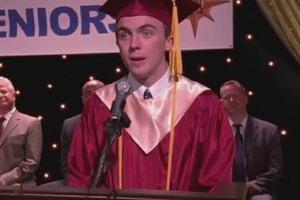 Estudiante de Chihuahua se viraliza por recitar discurso de “Malcolm el de en medio” en su graduación
