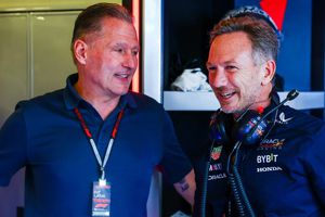 'Jos Verstappen ha actuado como director de Red Bull': Brundle