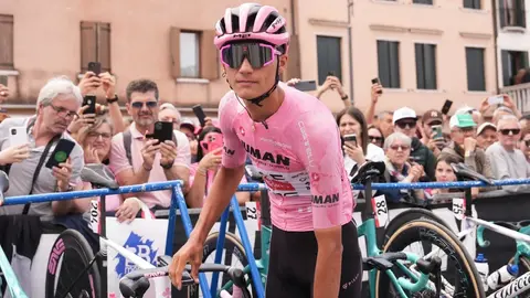 Isaac del Toro: ¿Cómo funciona una carrera de ciclismo de ruta por etapas como el Giro de Italia?