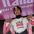 Isaac Del Toro amplía su ventaja en el Giro de Italia en medio del caos