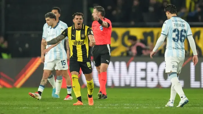 Peñarol toma ventaja ante Racing en Octavos de Final de Copa Libertadores