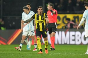 Peñarol toma ventaja ante Racing en Octavos de Final de Copa Libertadores