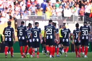 Directiva del Betis aterriza en Monterrey para fichar a estrella de Rayados