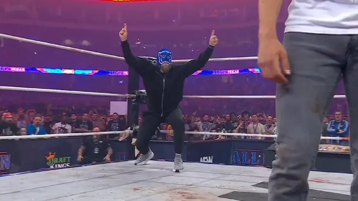 Bryan Danielson hizo su regreso en All In usando máscara de Blue Panther