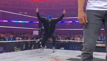 Bryan Danielson hizo su regreso en All In usando máscara de Blue Panther