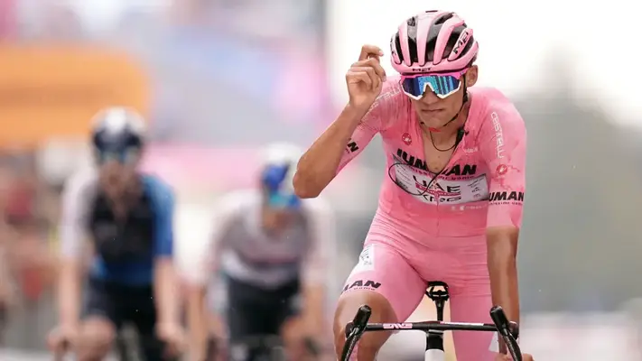 Isaac Del Toro recibe bendición del Papa León XIV en la Etapa 21 del Giro de Italia