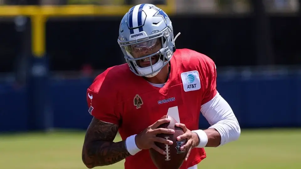 Prescott elogia su relación con Jerry Jones; el mariscal confía en que Parsons siga con Cowboys