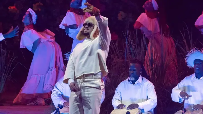 Bad Bunny pone a bailar a LeBron James en Puerto Rico